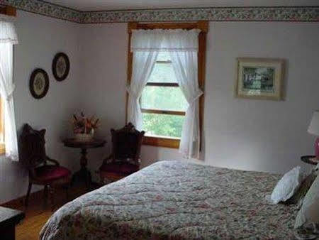 The Jefferson Inn Room photo
